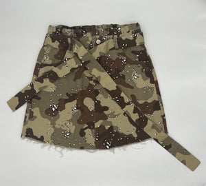 Gulf camouflage distressed skirt with paper bag waist.